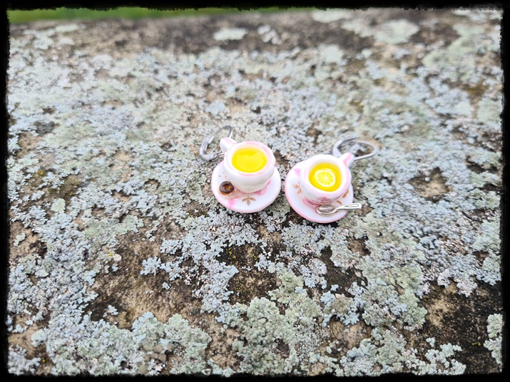 Kolczyki filiżanki z herbatą