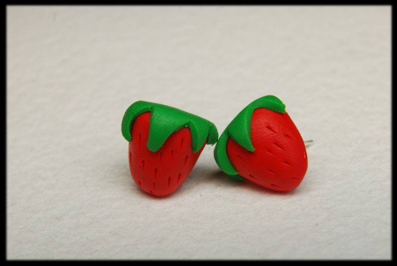 Kolczyki wkrętki truskawki