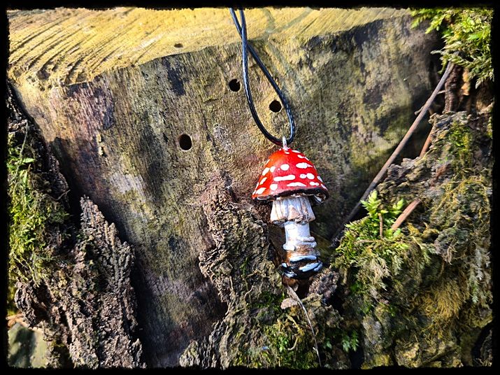 Wisior grzyb muchomor