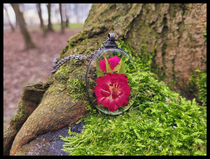 Wisior różany ogród