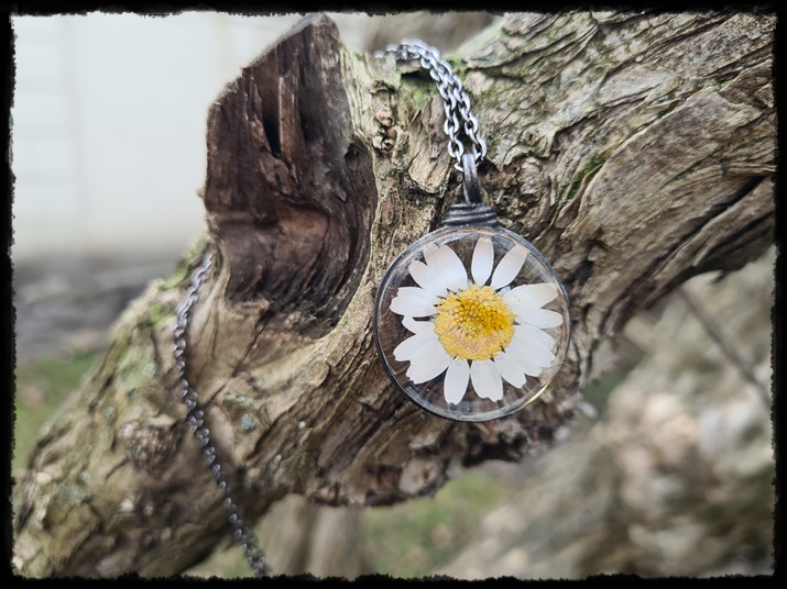 Wisior z margaretką