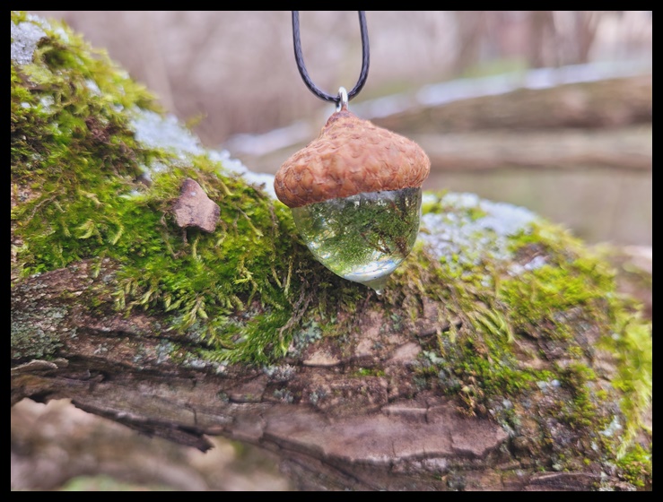 Wisior żołądź z mchem