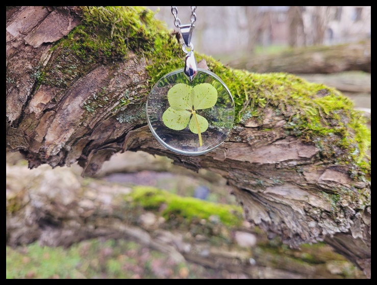 Wisior z czterolistną koniczyną