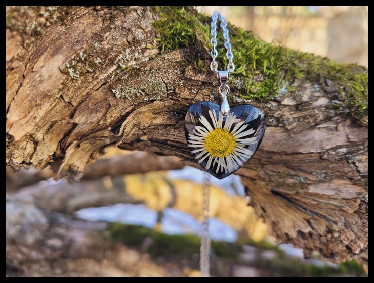 Wisior serce ze stokrotką