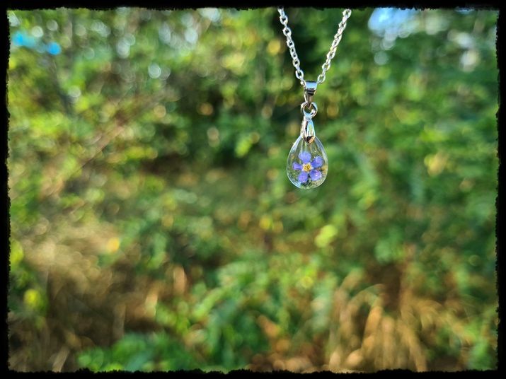 Wisior łezka z niezapominajką