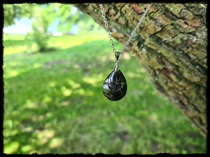 Wisior łezka z dmuchawcem