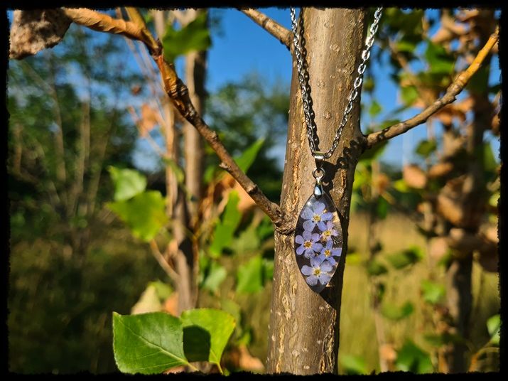 Wisior łezka z niezapominajkami