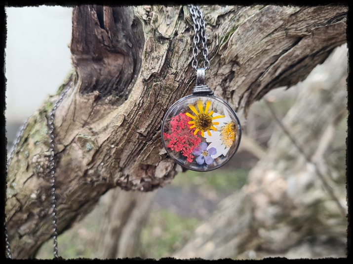 Wisior wiosenny ogród