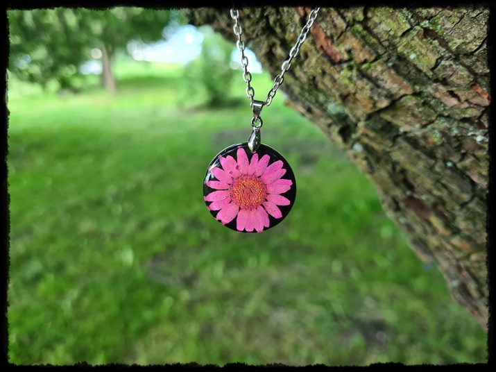 Wisior z margaretką