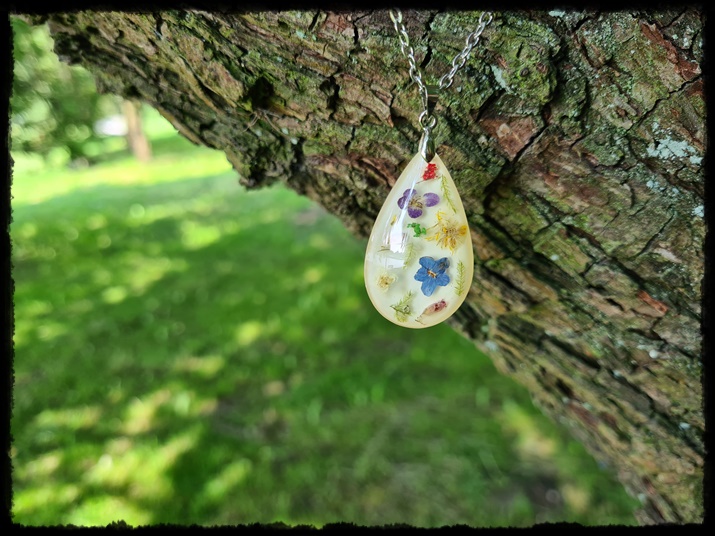 Wisior łezka z łąką