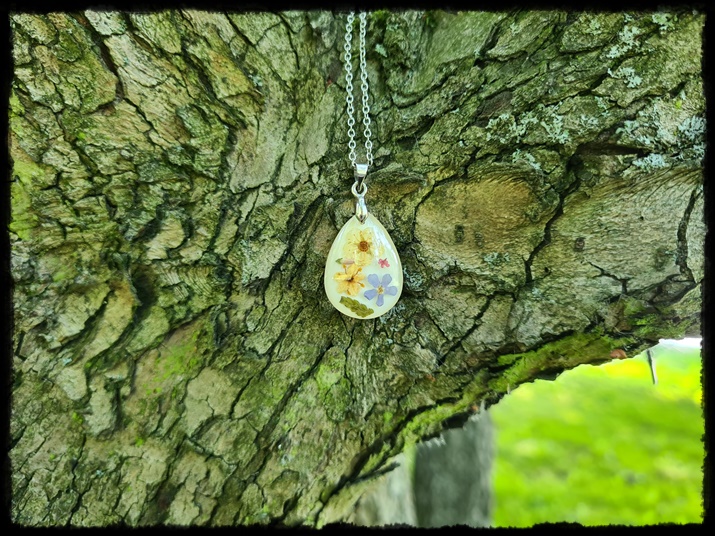 Wisior łezka z łąką