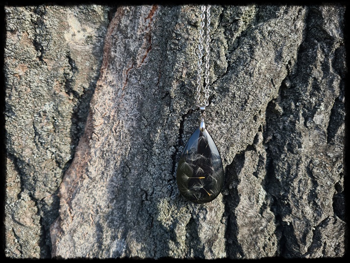 Wisior łezka z dmuchawcem