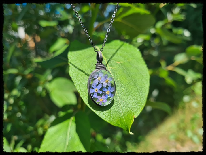 Wisior z niezapominajką