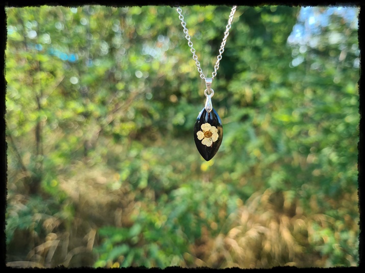 Wisior łezka z tawułą