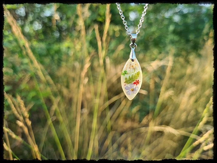 Wisior łezka z łąką