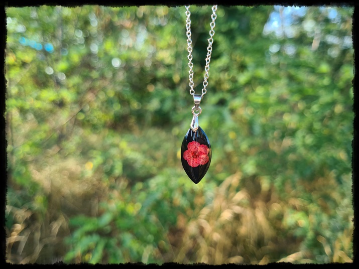 Wisior łezka z tawułą