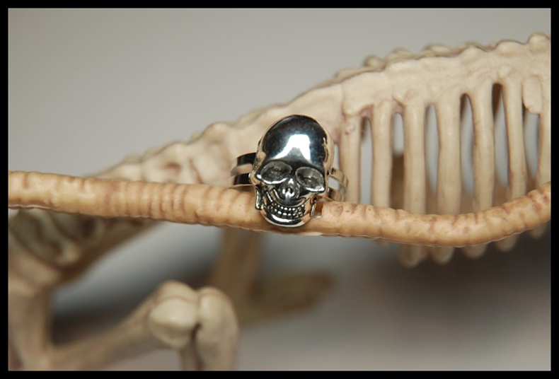 Pierścionek czaszka
