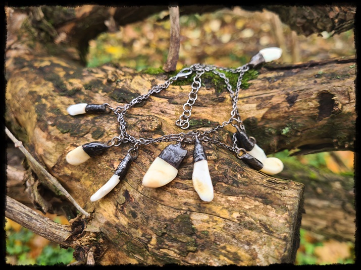 Bransoletka z zębami