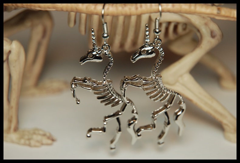 Kolczyki trupie jednorożce