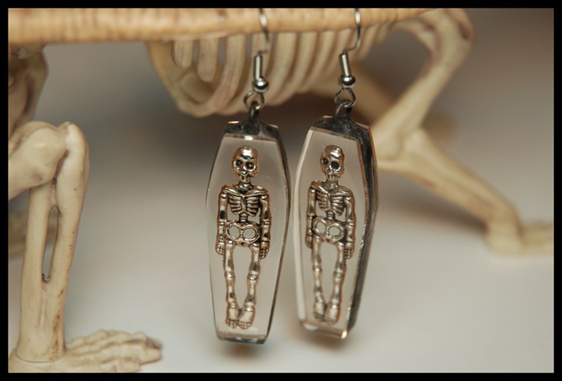 Kolczyki trupki w trumnie