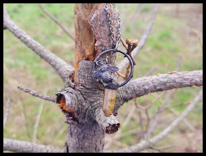 Wisior z tygrysim okiem