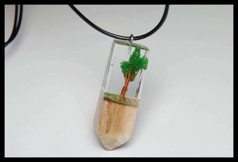 Wisior drewniany z bonsai