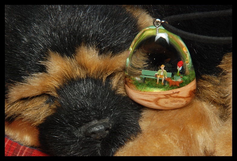 Wisior odpoczynek w parku