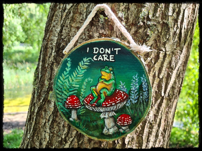 Zawieszka drewniana z żabą