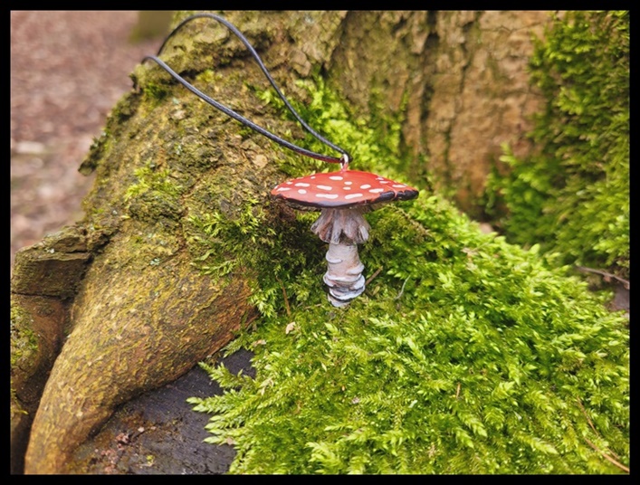 Wisiorki, naszyjniki