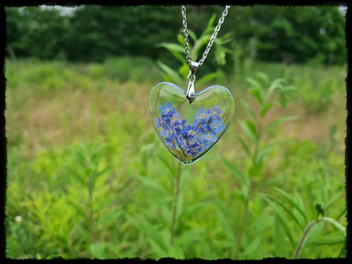 Wisior serce z niezapominajkami