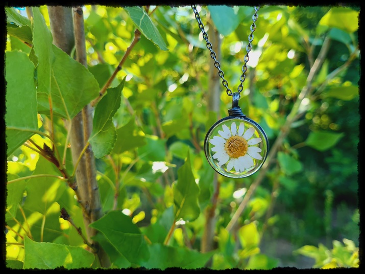 Wisior z margaretką