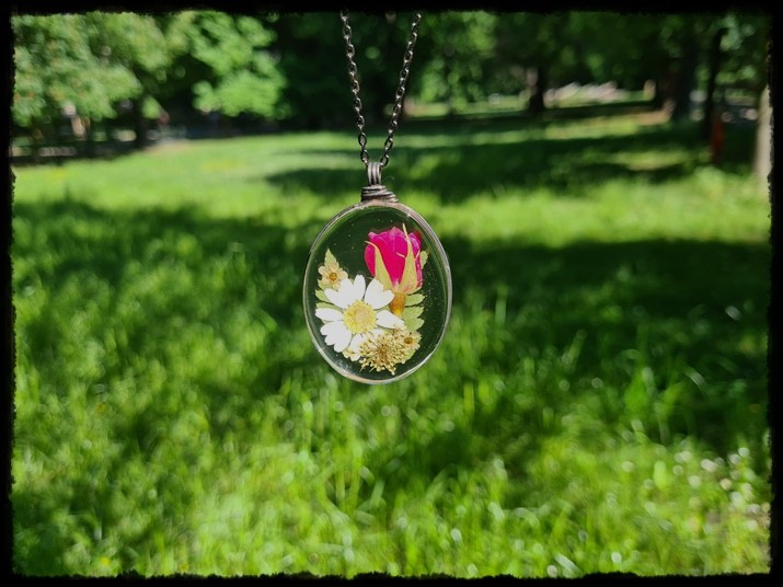 Wisior wiosenny ogród