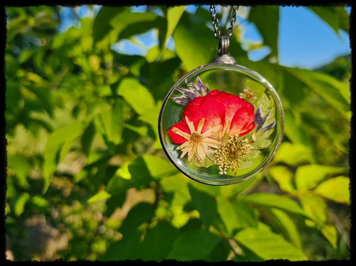 Wisior wiosenny ogród