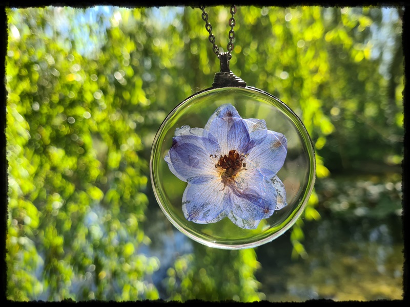 Wisior z ostróżką