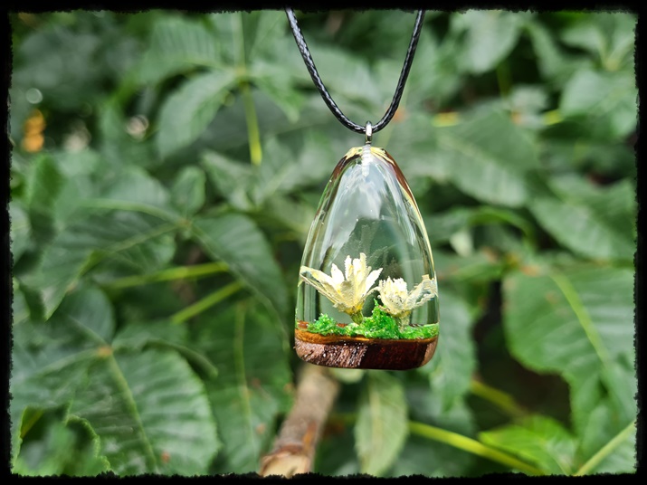 Wisior drewniana kropla z żylistkiem