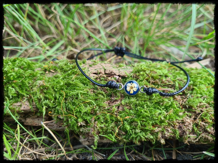 Bransoletka z kwiatem bzu