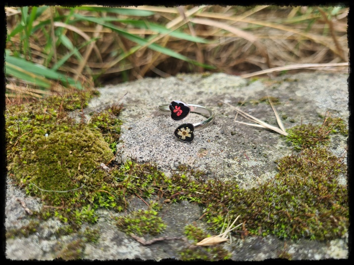 Pierścionek serca z kwiatem