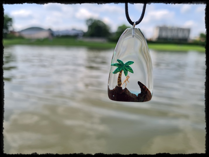 Wisior kropla ''wyspa nudystów"