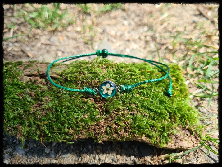 Bransoletka z kwiatem bzu