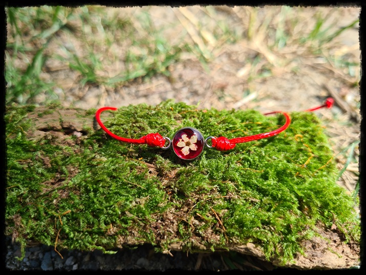 Bransoletka z kwiatem bzu