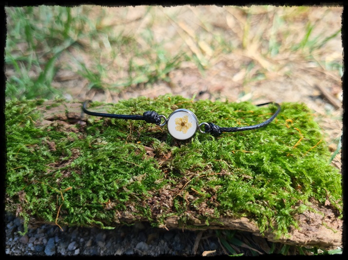 Bransoletka z kwiatem bzu