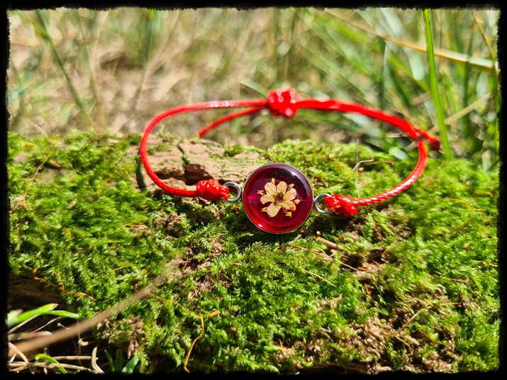 Bransoletka z kwiatem bzu