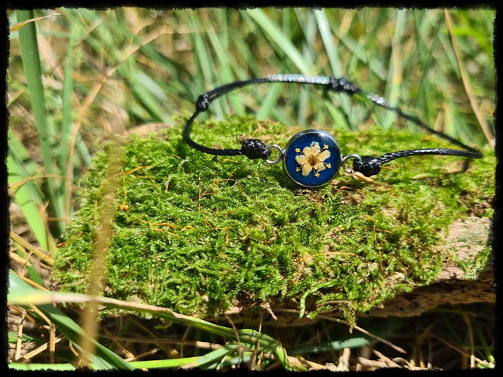 Bransoletka z kwiatem bzu