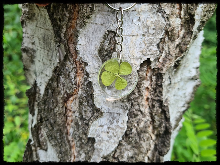Brelok z czterolistną koniczyną