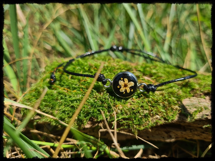 Bransoletka z kwiatem bzu