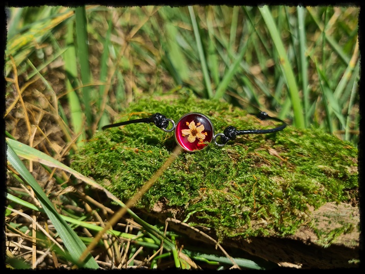 Bransoletka z kwiatem bzu