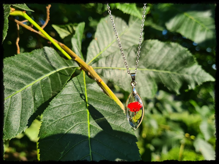 Wisior łezka z gipsówką