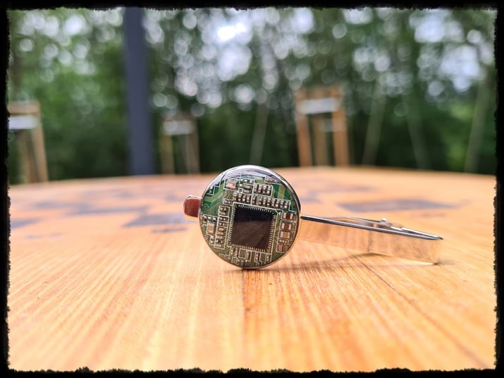 Spinka do krawata komputerowa