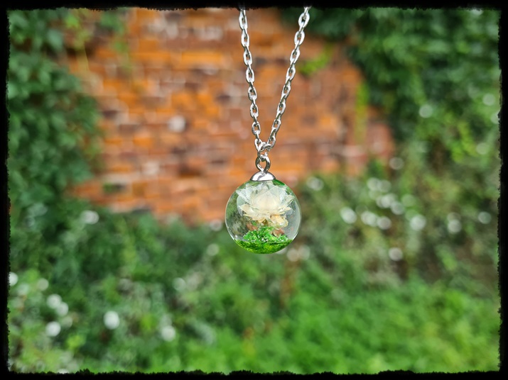 Wisior kulka z kocanką