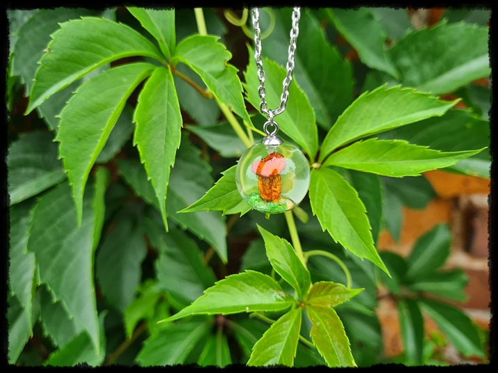 Wisior kulka z grzybem